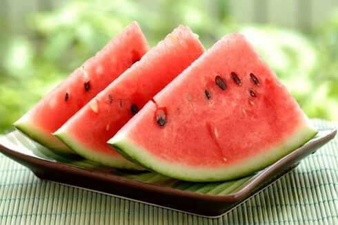 Skiver vannmelon for vekttap